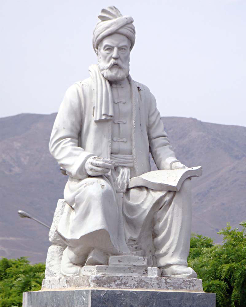 Statue de Ferdowsi, Université de Mashad (Iran). © fouman.com